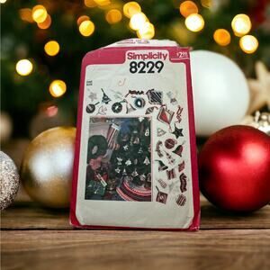 Simplicity Christmas Ornaments Pattern Vintage‎ Wreath Tree Skirt Stocking 8229